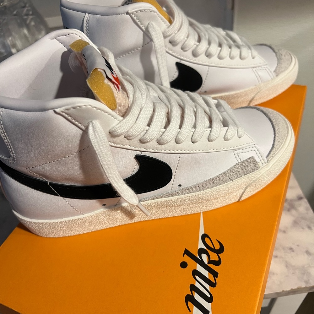 NIKE WHITE BLAZERS MID 77